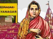 श्रीगोंद्यात रोहयोच्या कामावर अंगणवाडीसेविका Anganwadi workers on Rohyo work in Srigondya