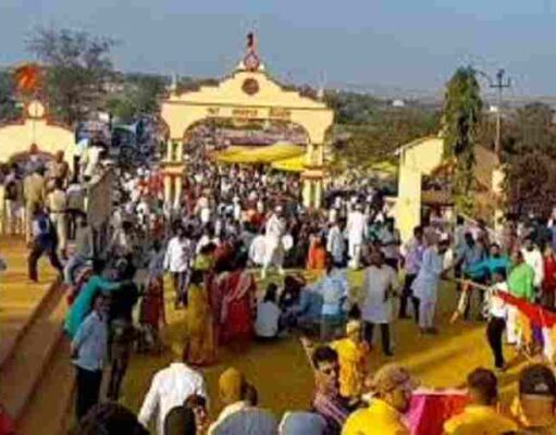 Korthan Yatra: मानाच्या काठ्यांनी कोरठण यात्रेची सांगता Korthan Yatra concludes with a procession of honor
